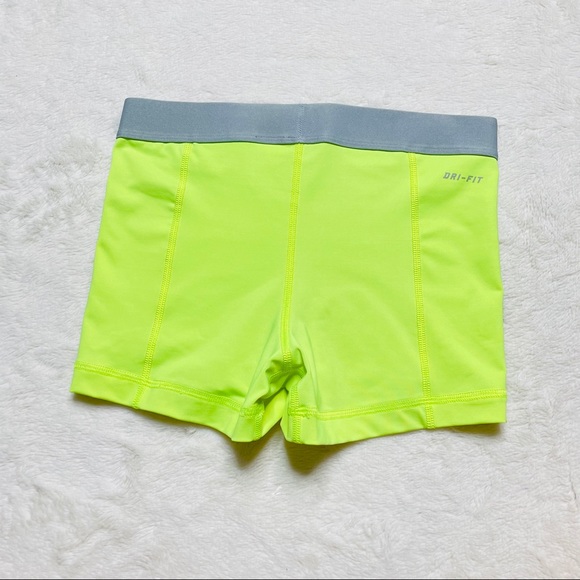 SOLD! Nike Pro 3” Shorts - Picture 5 of 8